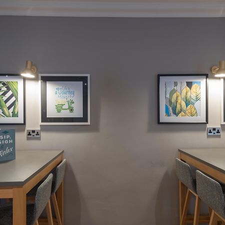 Holiday Inn Swindon By Ihg Exterior photo