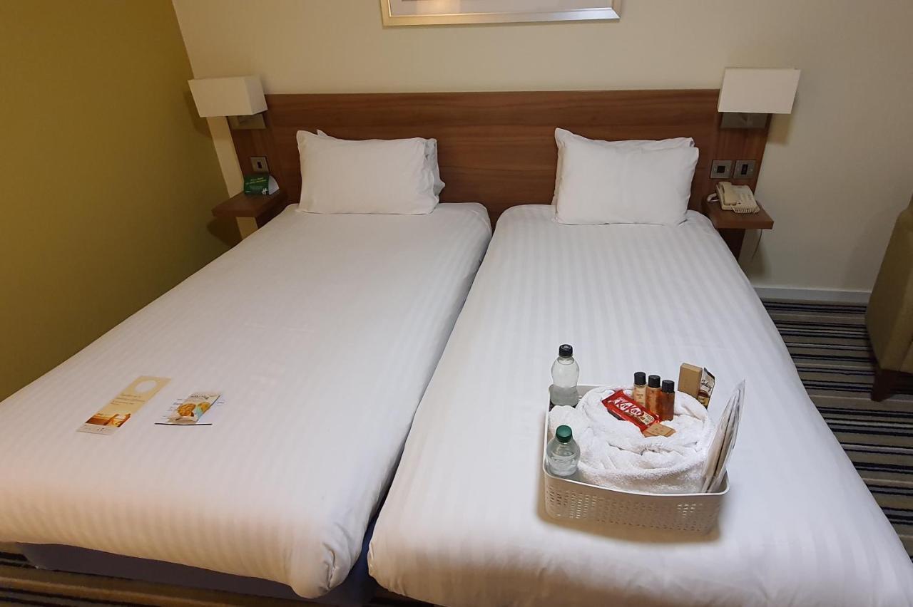 Holiday Inn Swindon By Ihg Exterior photo