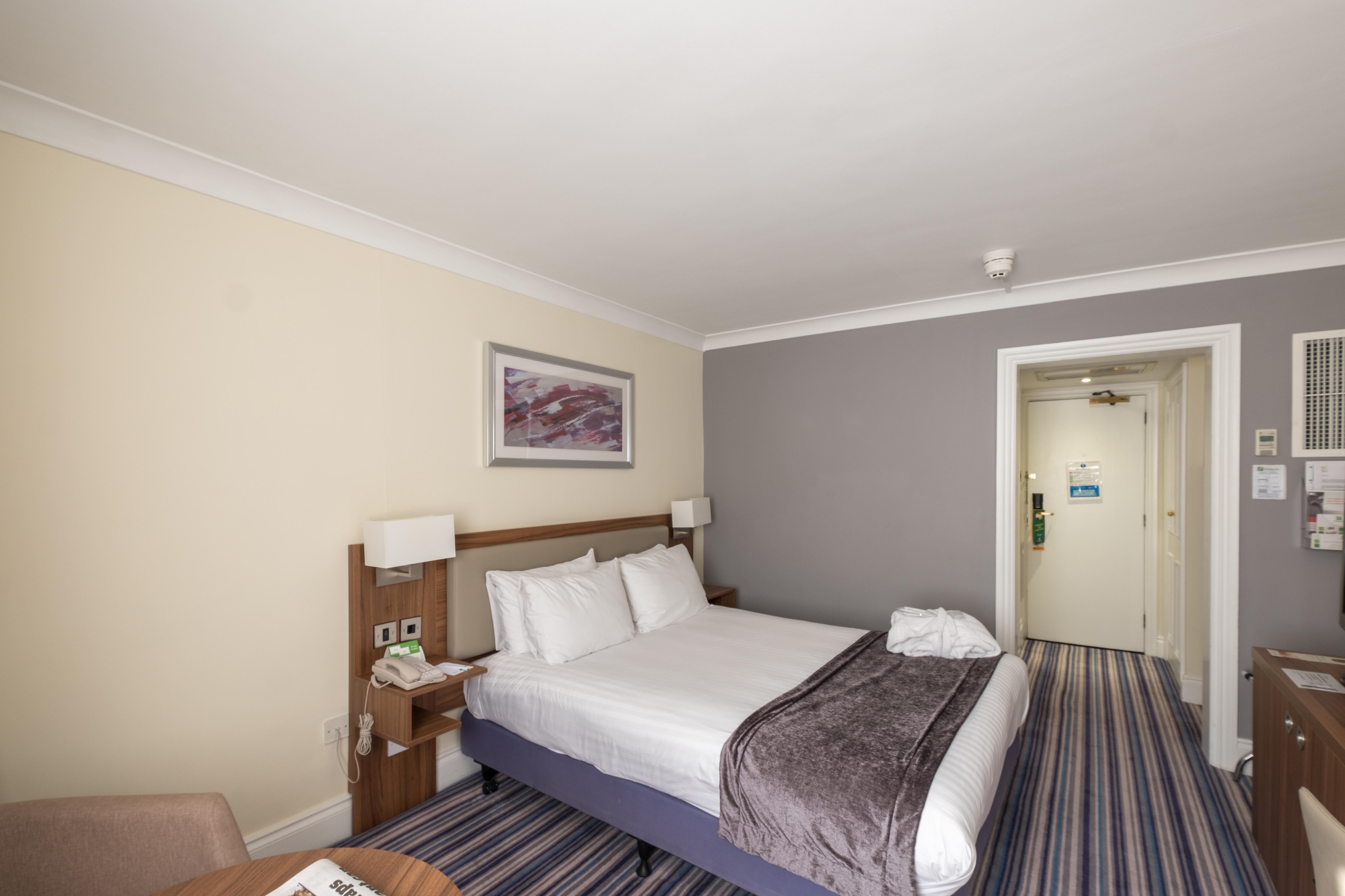Holiday Inn Swindon By Ihg Exterior photo