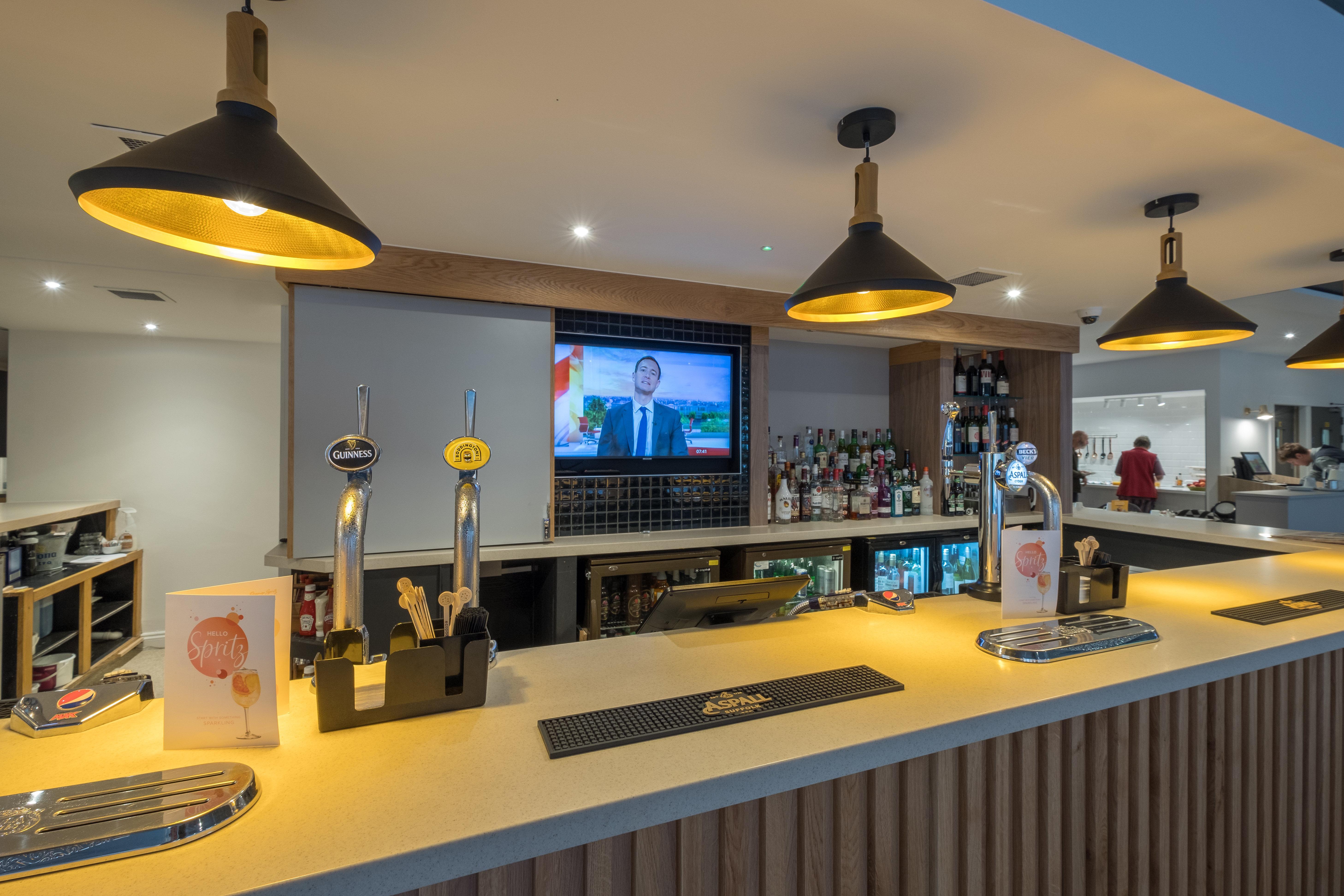 Holiday Inn Swindon By Ihg Exterior photo