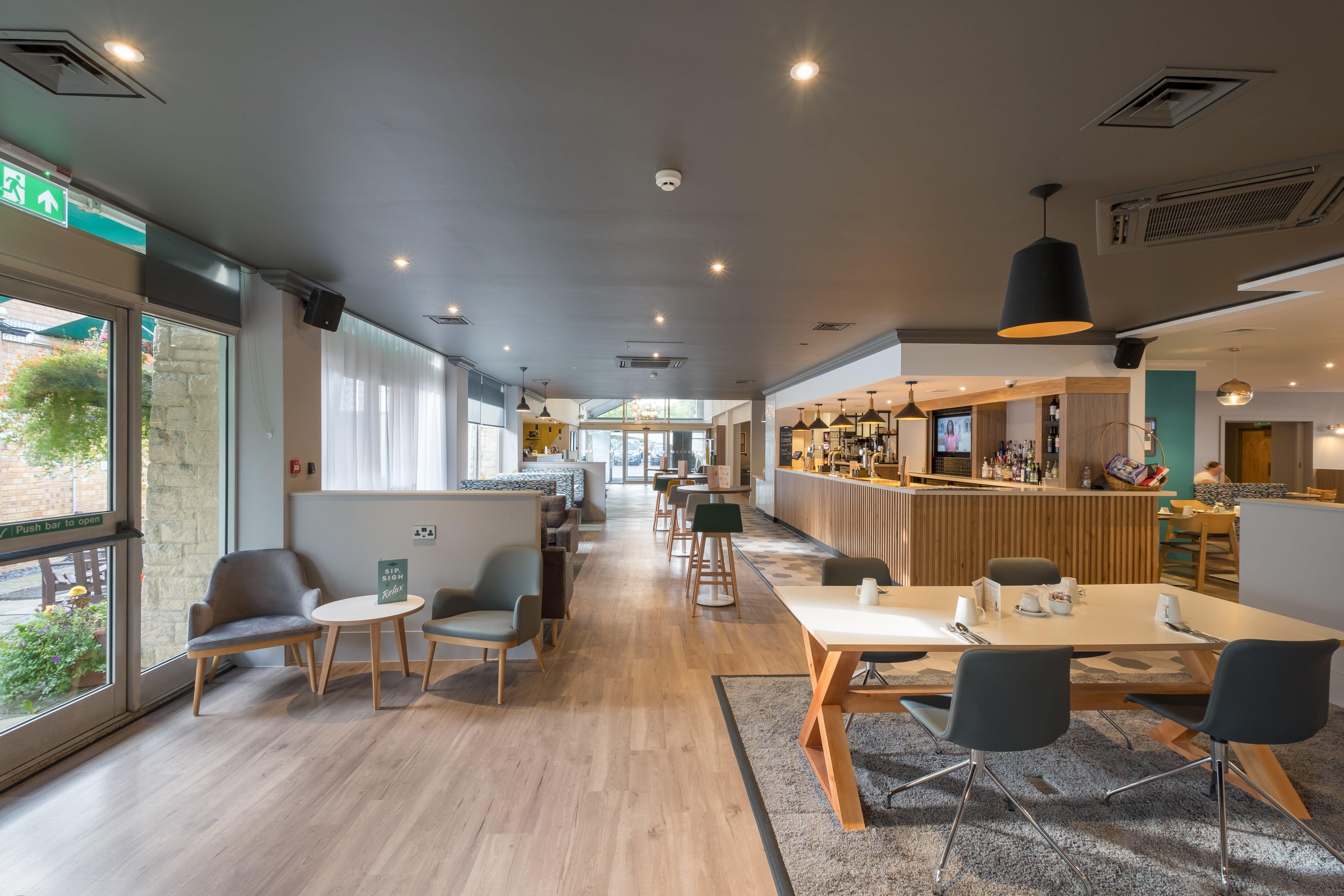 Holiday Inn Swindon By Ihg Exterior photo