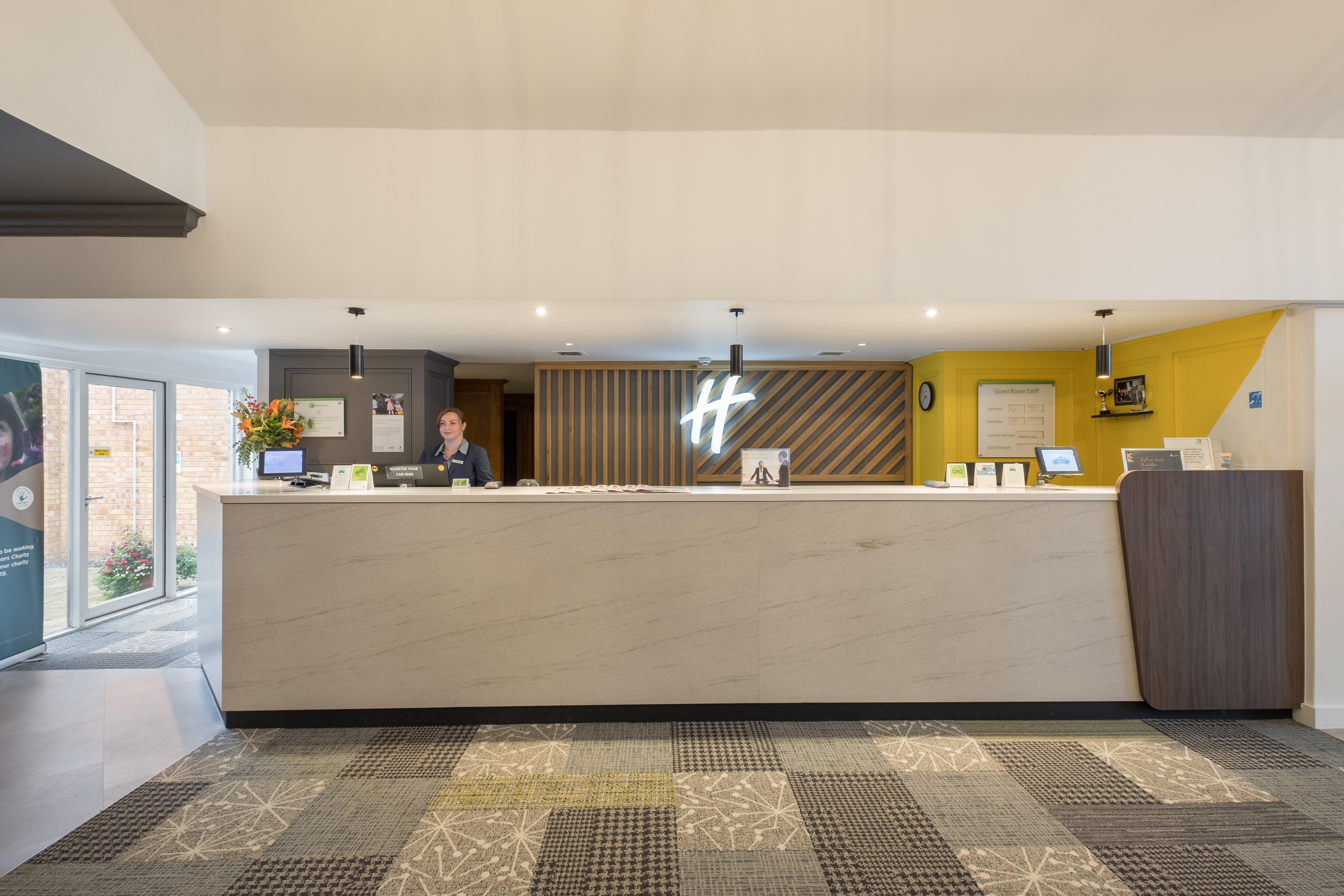 Holiday Inn Swindon By Ihg Exterior photo