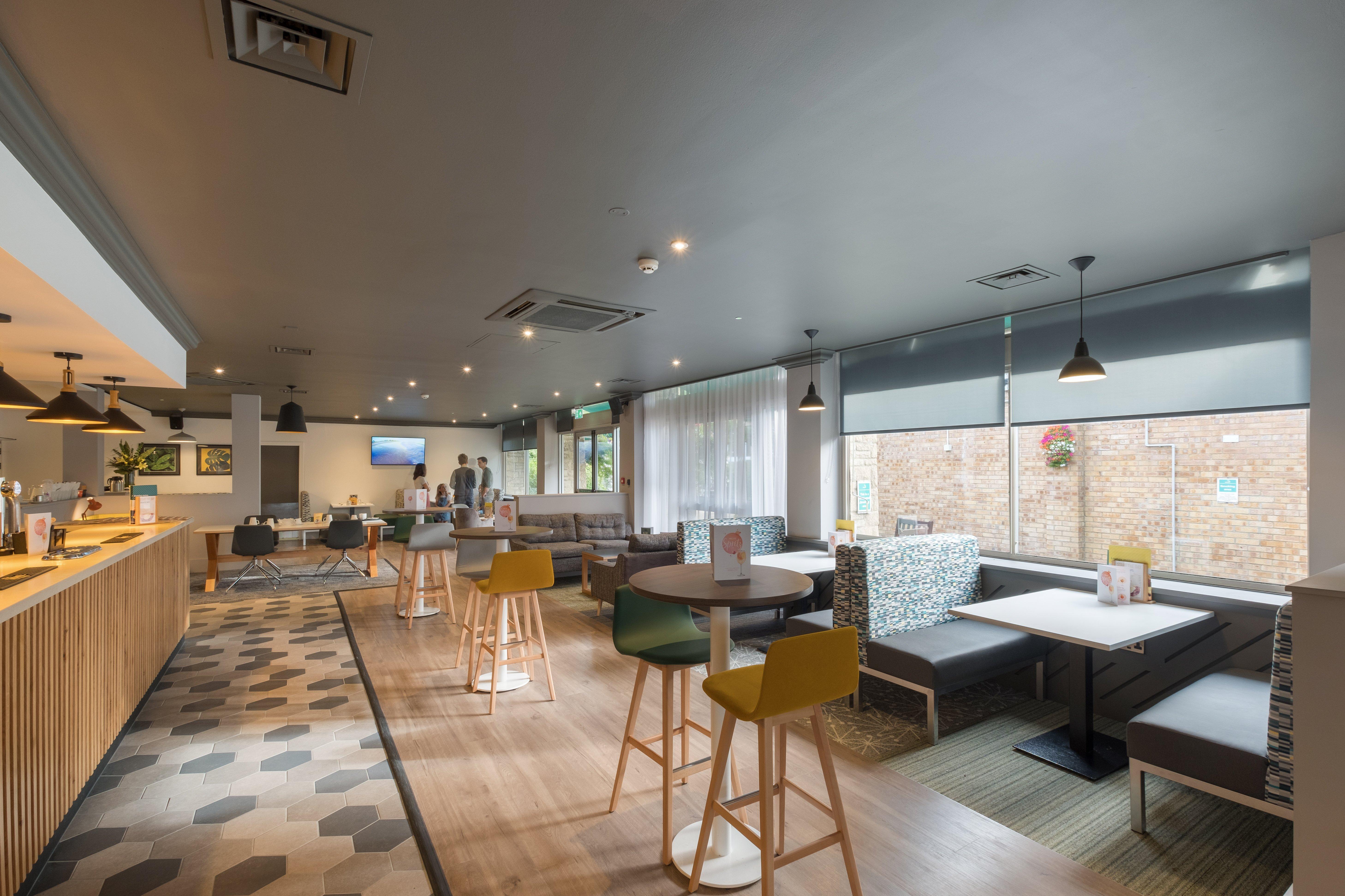 Holiday Inn Swindon By Ihg Exterior photo