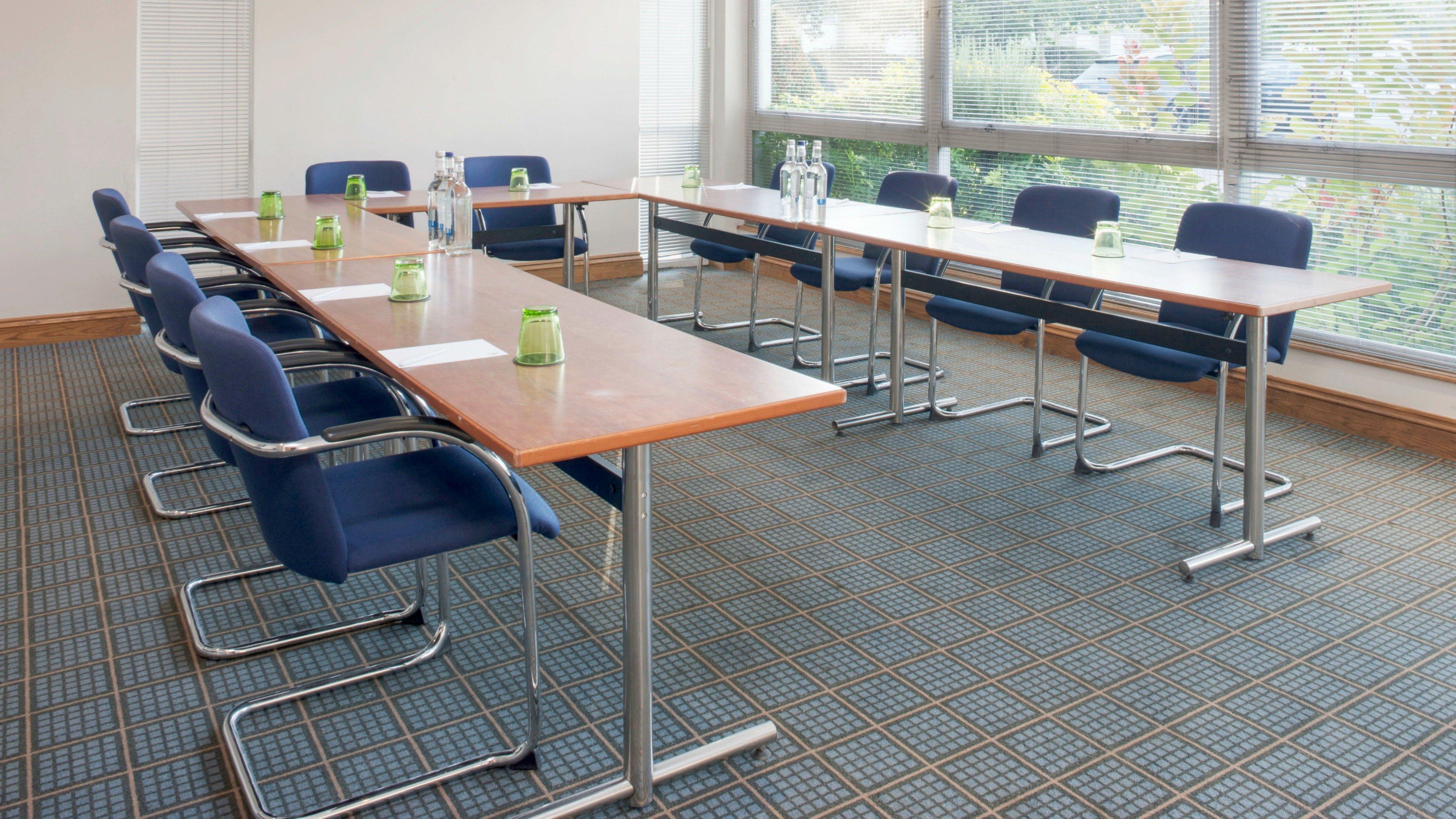 Holiday Inn Swindon By Ihg Exterior photo