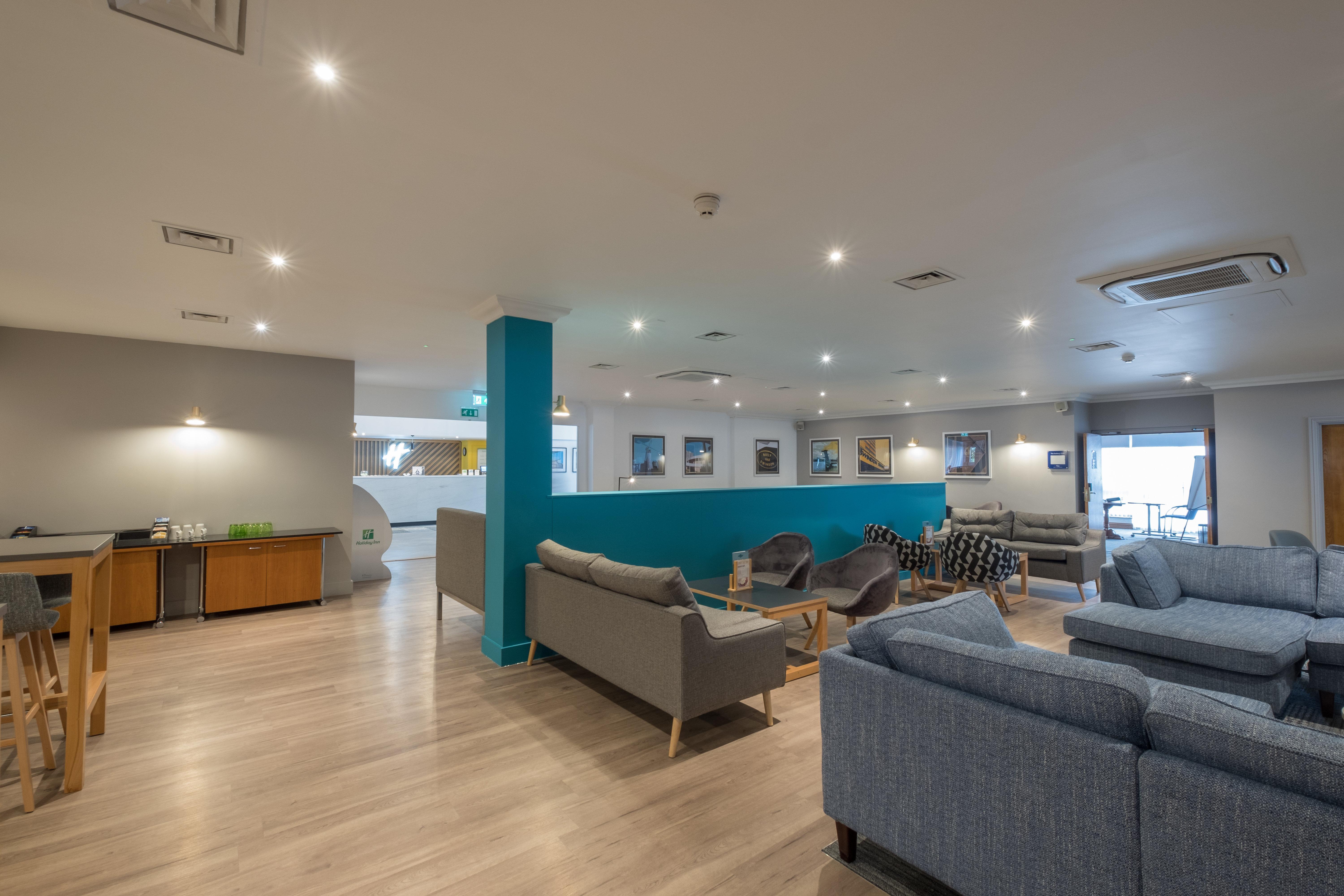 Holiday Inn Swindon By Ihg Exterior photo