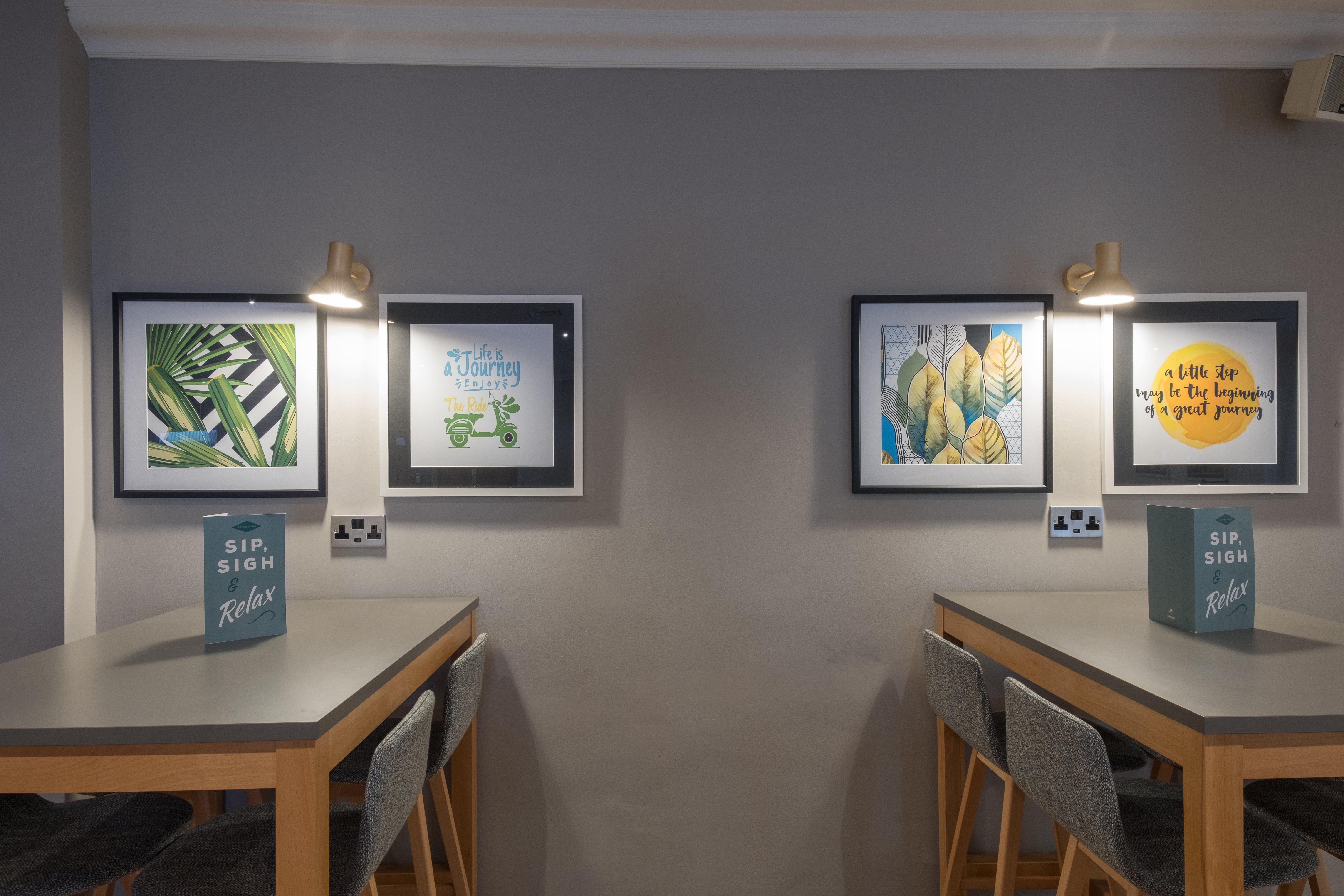 Holiday Inn Swindon By Ihg Exterior photo