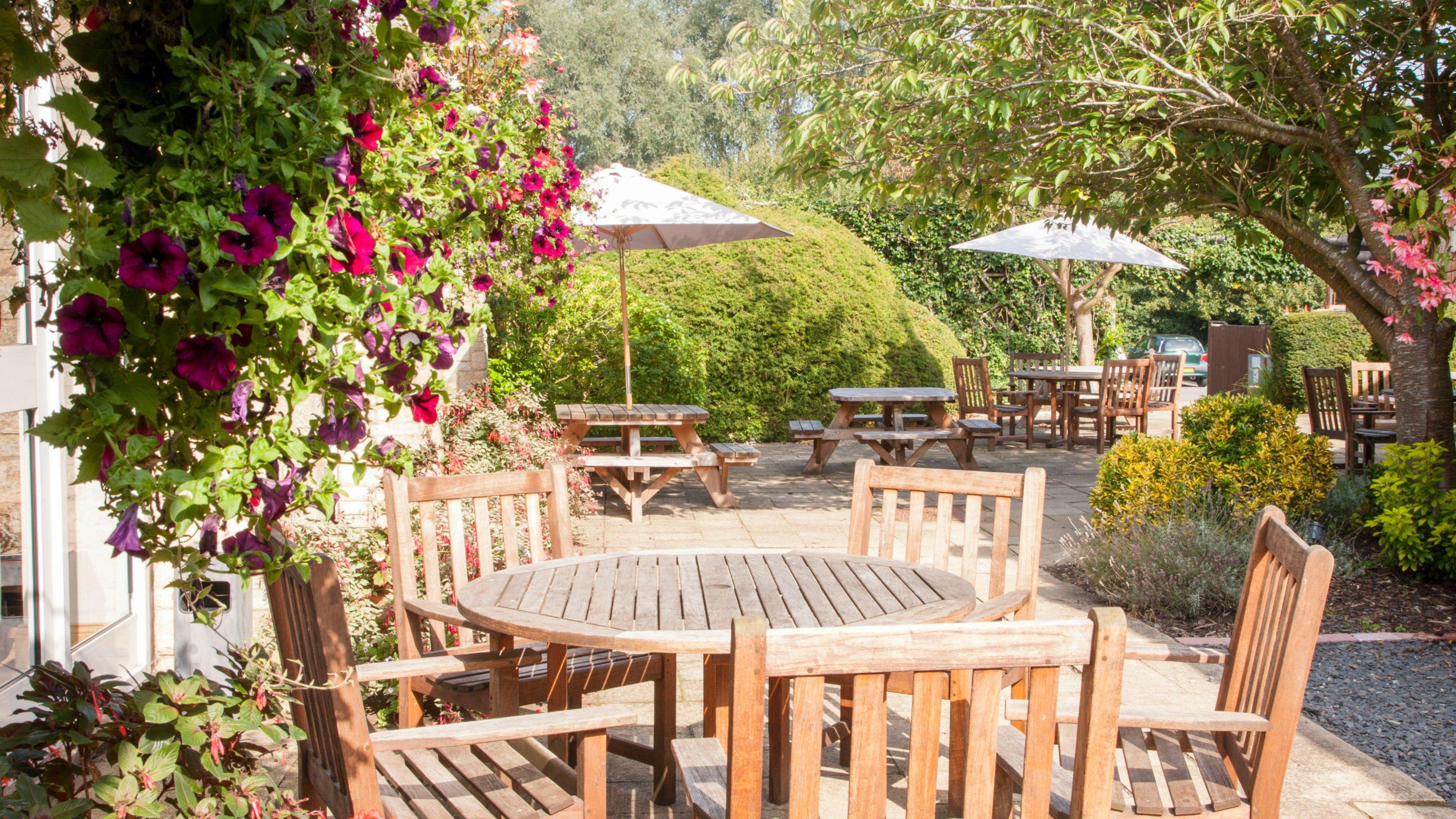 Holiday Inn Swindon By Ihg Exterior photo