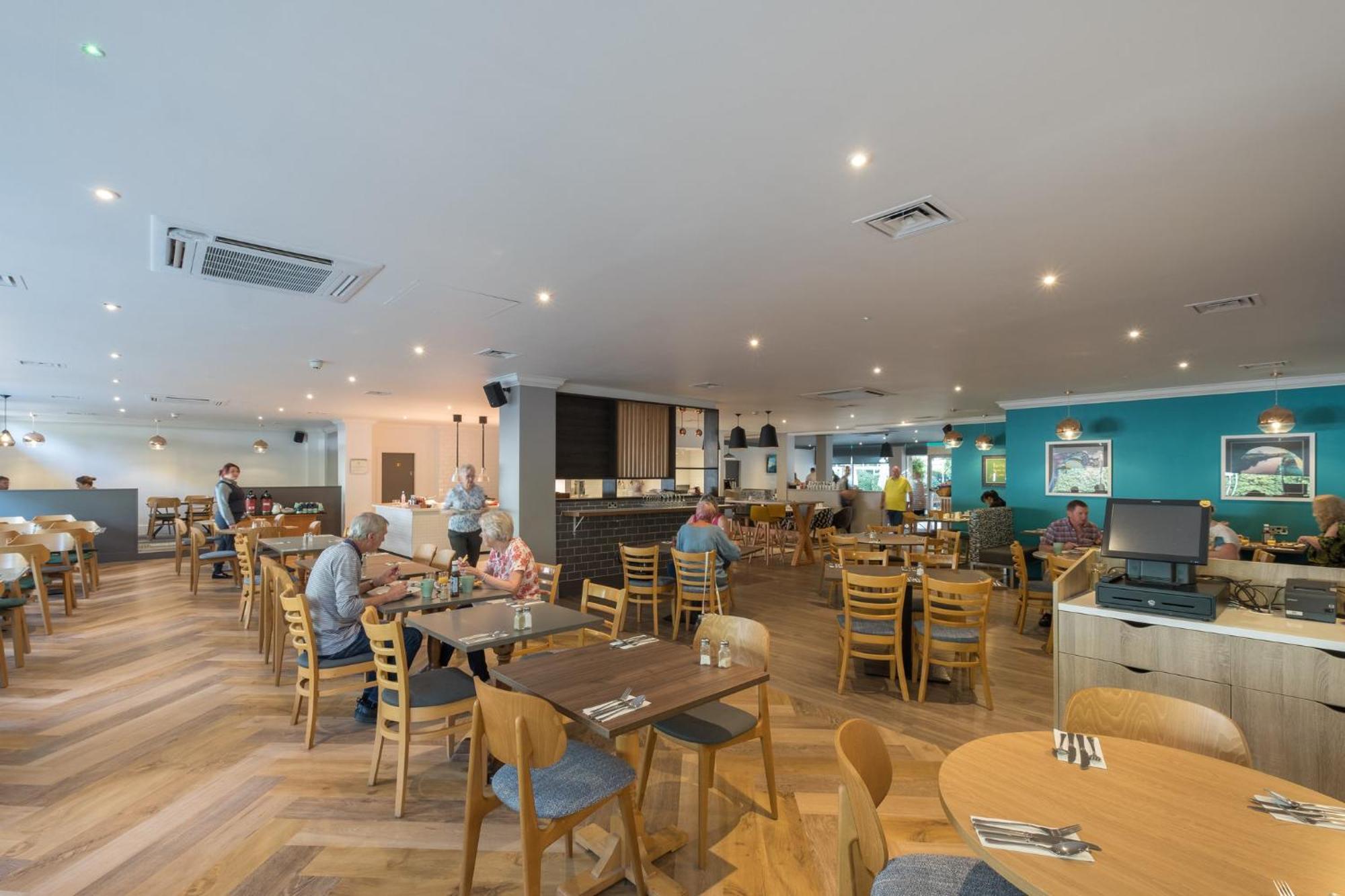 Holiday Inn Swindon By Ihg Exterior photo