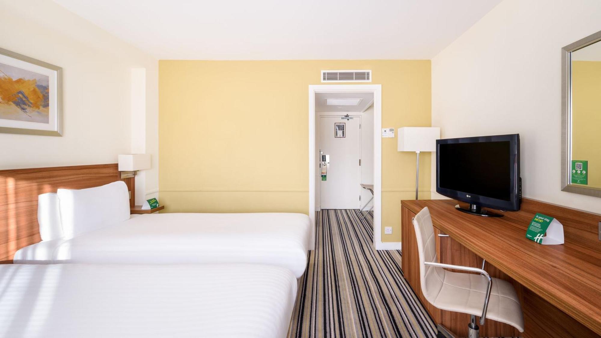 Holiday Inn Swindon By Ihg Exterior photo