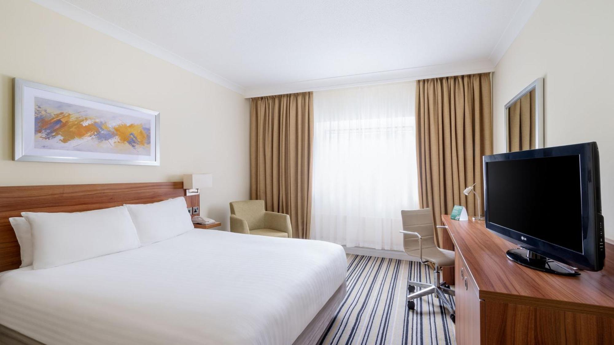 Holiday Inn Swindon By Ihg Exterior photo