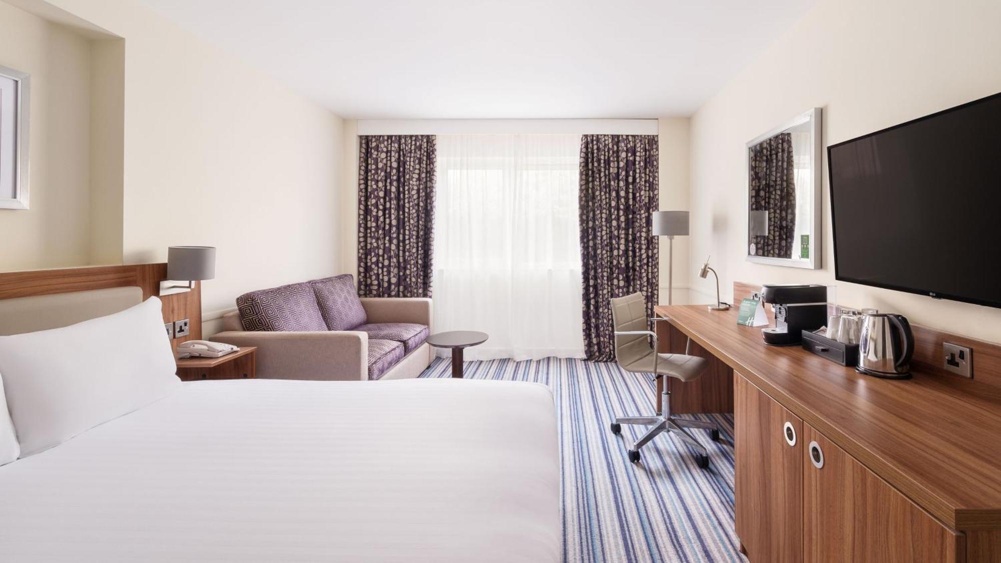 Holiday Inn Swindon By Ihg Exterior photo