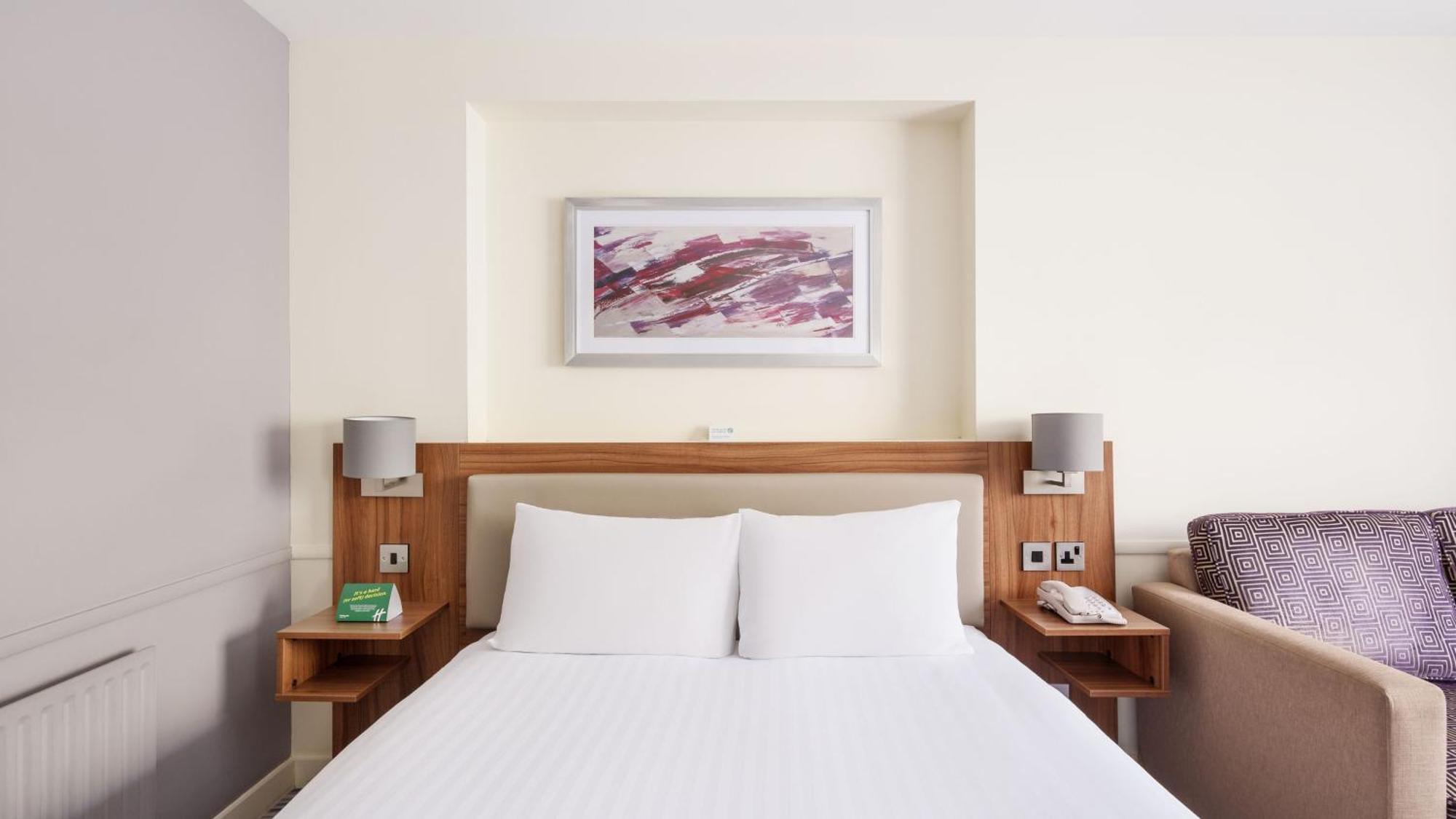 Holiday Inn Swindon By Ihg Exterior photo