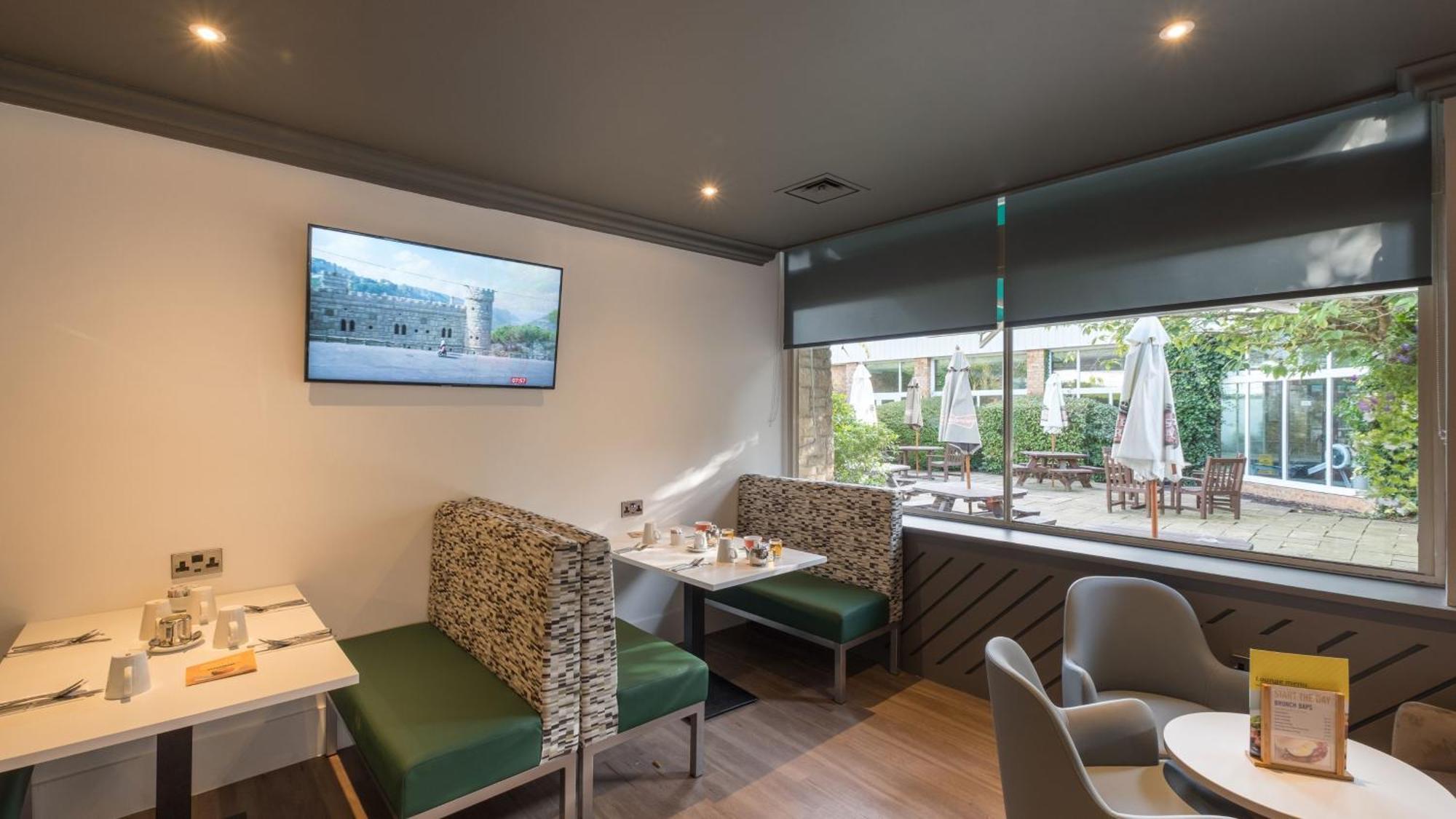Holiday Inn Swindon By Ihg Exterior photo
