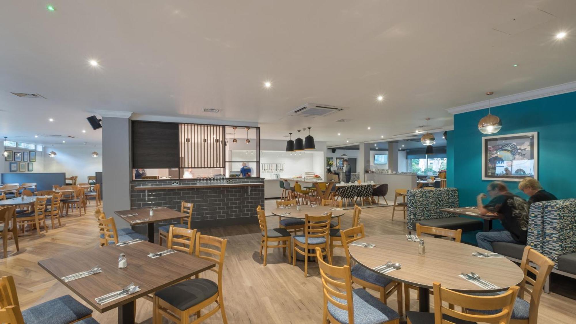 Holiday Inn Swindon By Ihg Exterior photo