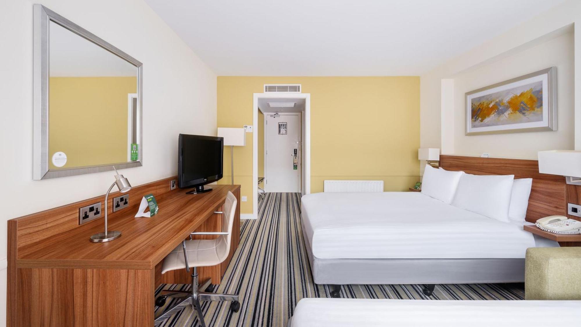 Holiday Inn Swindon By Ihg Exterior photo