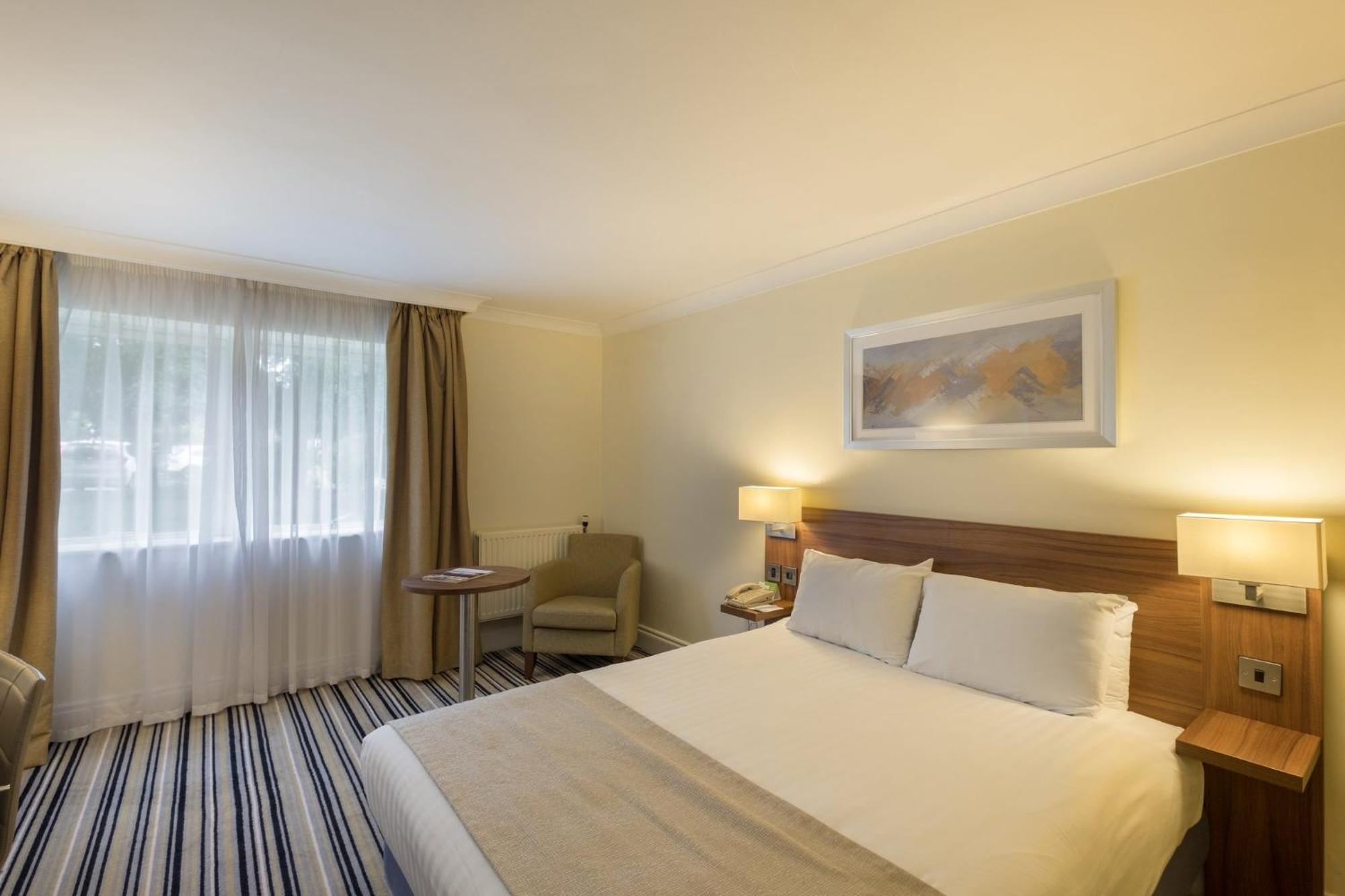Holiday Inn Swindon By Ihg Exterior photo