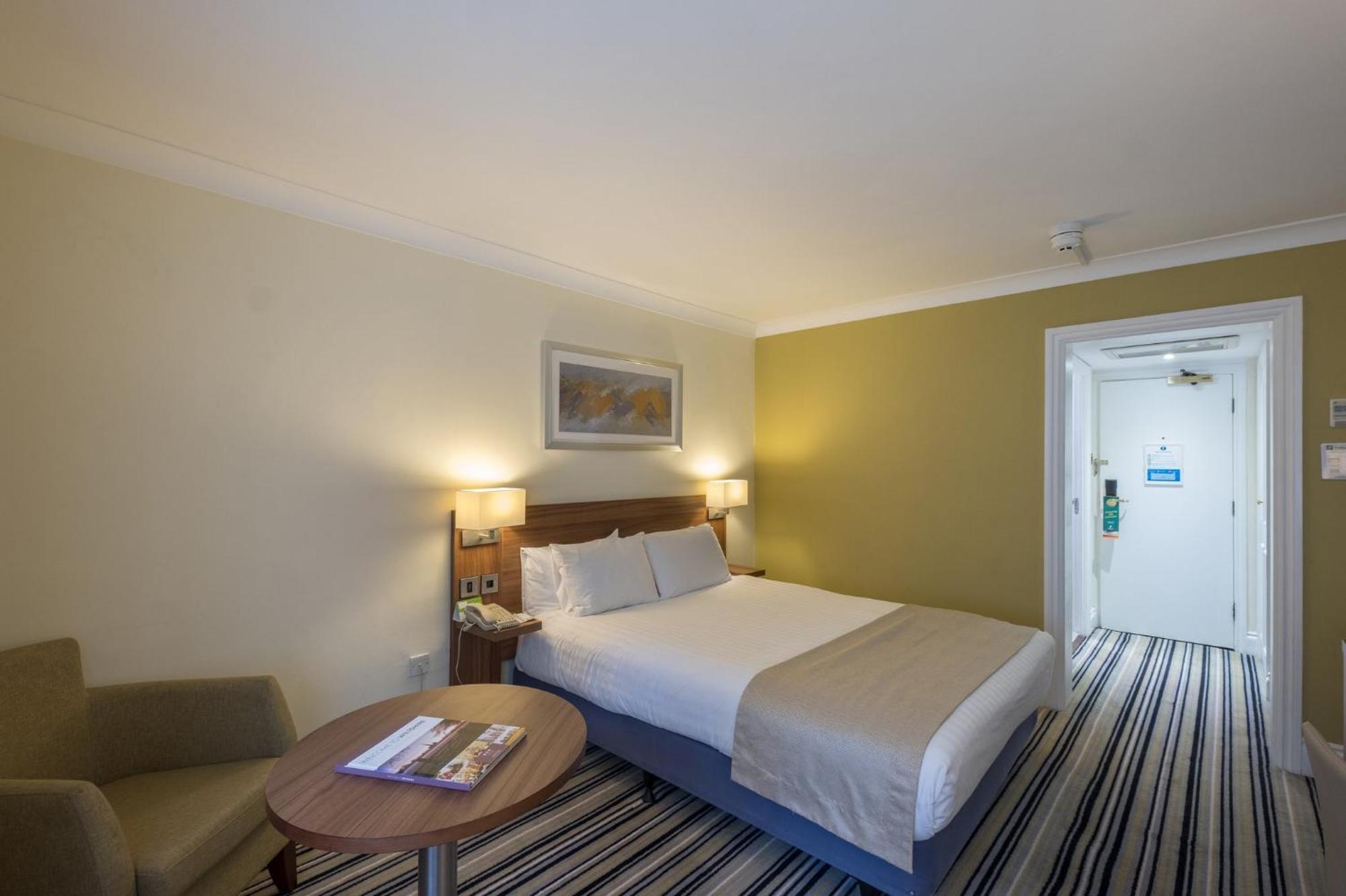 Holiday Inn Swindon By Ihg Exterior photo