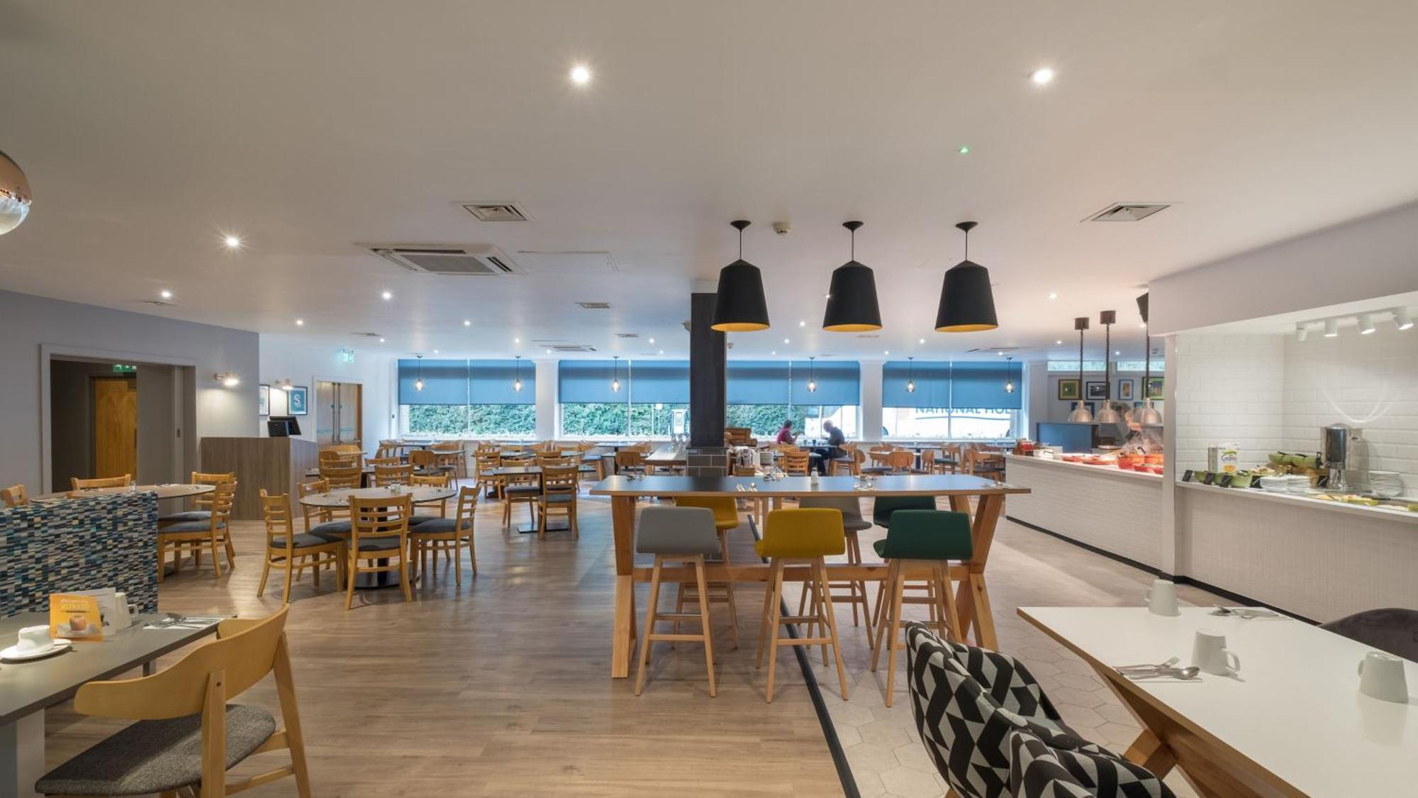 Holiday Inn Swindon By Ihg Exterior photo