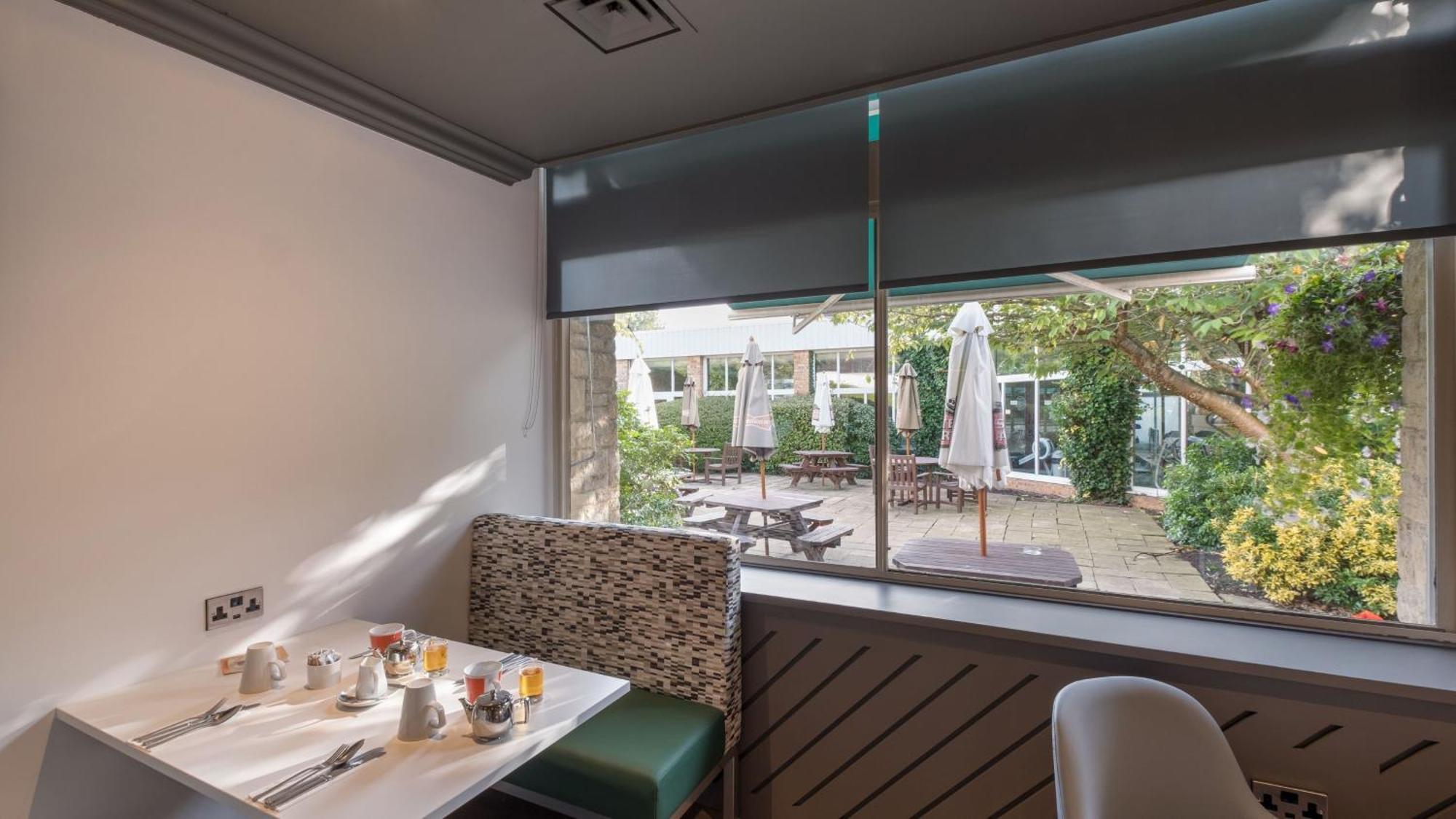 Holiday Inn Swindon By Ihg Exterior photo
